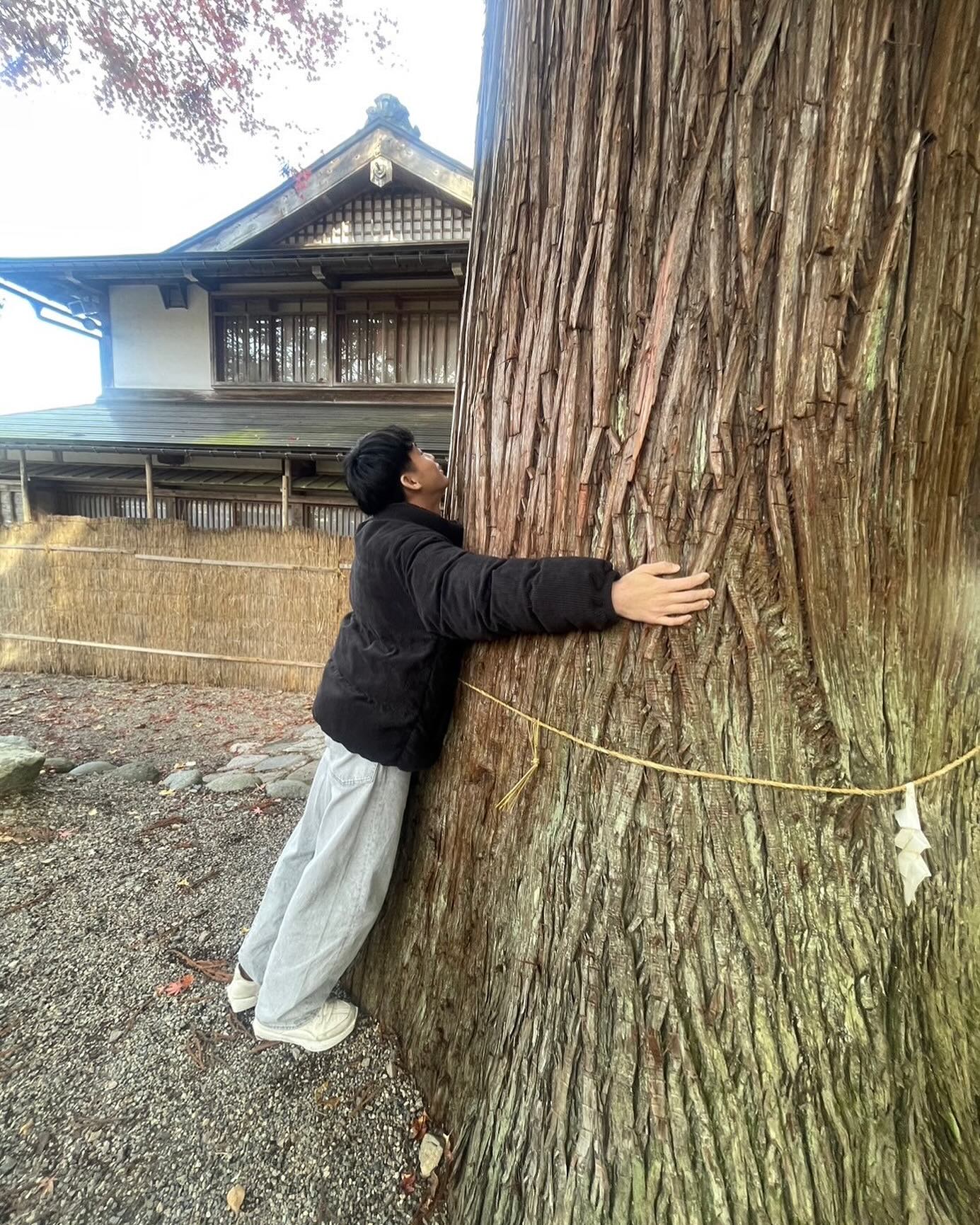 感謝すると幸福度が上がる。
普段使っている、食べている何でもないものでも、そこには見えない沢山の人が関わっていて、労働があって、販売してくれる人がいて、、、
感謝とは目に見えないものを想像して気付くこと。
