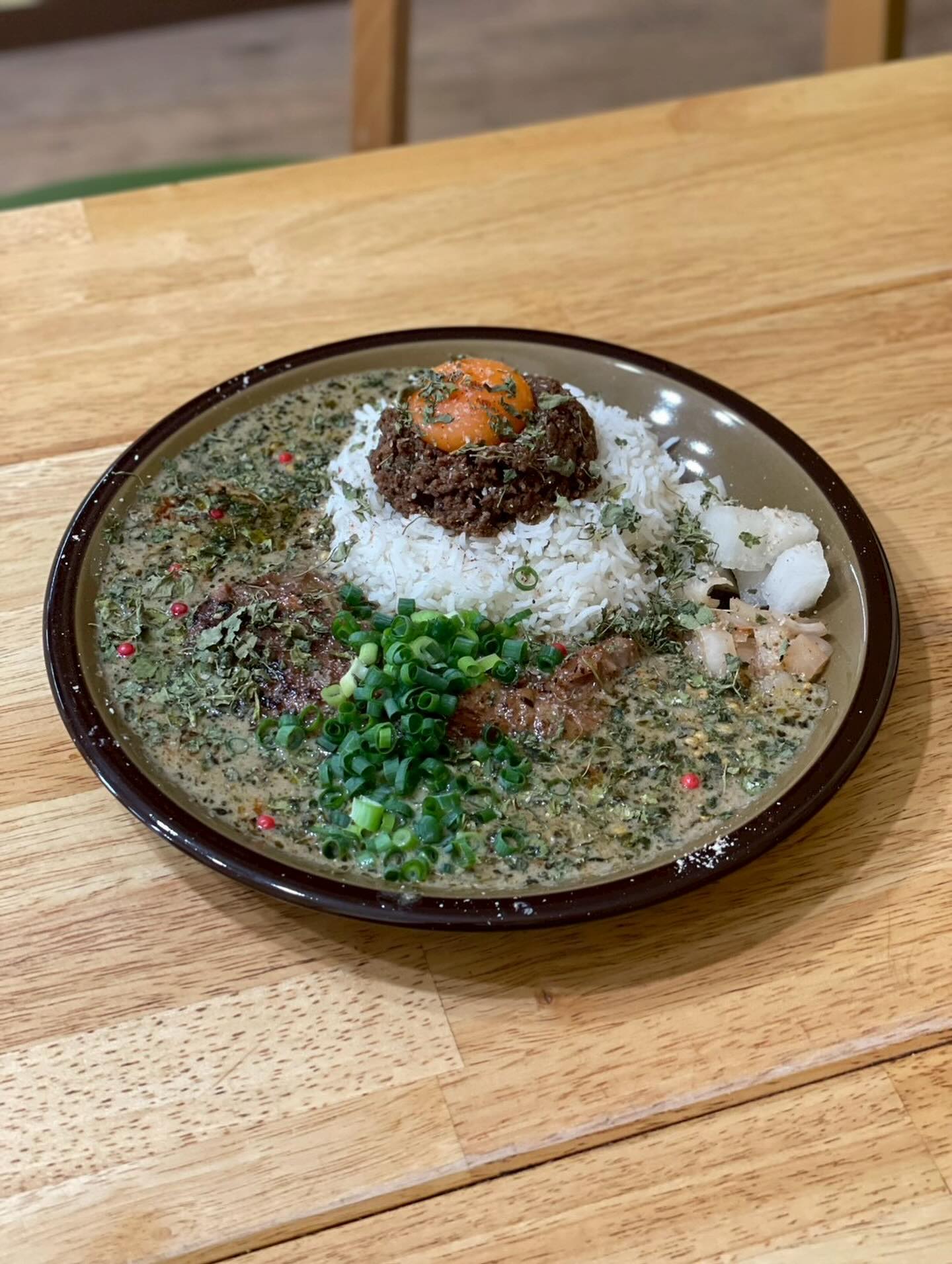 、

今日嬉しかったこと

「グリーンカレーが好きで、いろいろ食べるんですがここが1番美味しいです」と言われた事。

自分も東京を中心に結構食べ歩きますが、その中でも1番美味しいと思って提供しております。

Rooのカレーをきっかけにカレー好きな人が少しでも増えたらいいな...

Rooのせいでカレー食べる頻度上がった、とか言われた時も嬉しかったなあ。

社会不適合者すぎて、どこへ行っても務まらなくて、絶望。

死の淵を彷徨いながらやっと見つけた、というか作った自分の居場所、価値。

自分にはカレー作る事くらいしかできないので。

こちらが本当に「ありがとう」です。