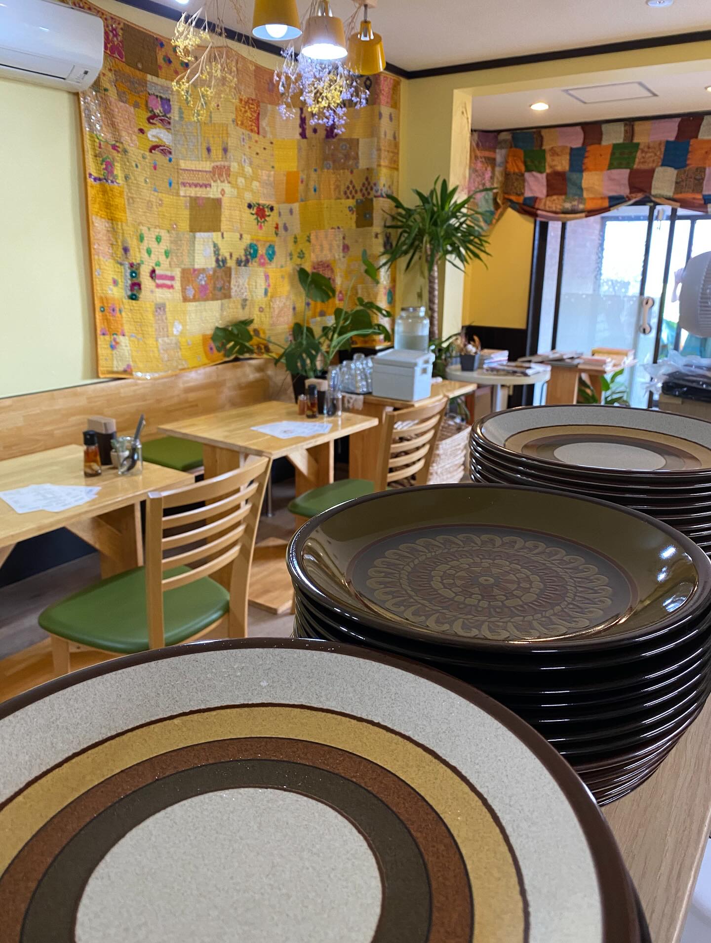 プレート皿届きました。
10/18(土)〜メニューリニューアルと同時に食器も新調します。