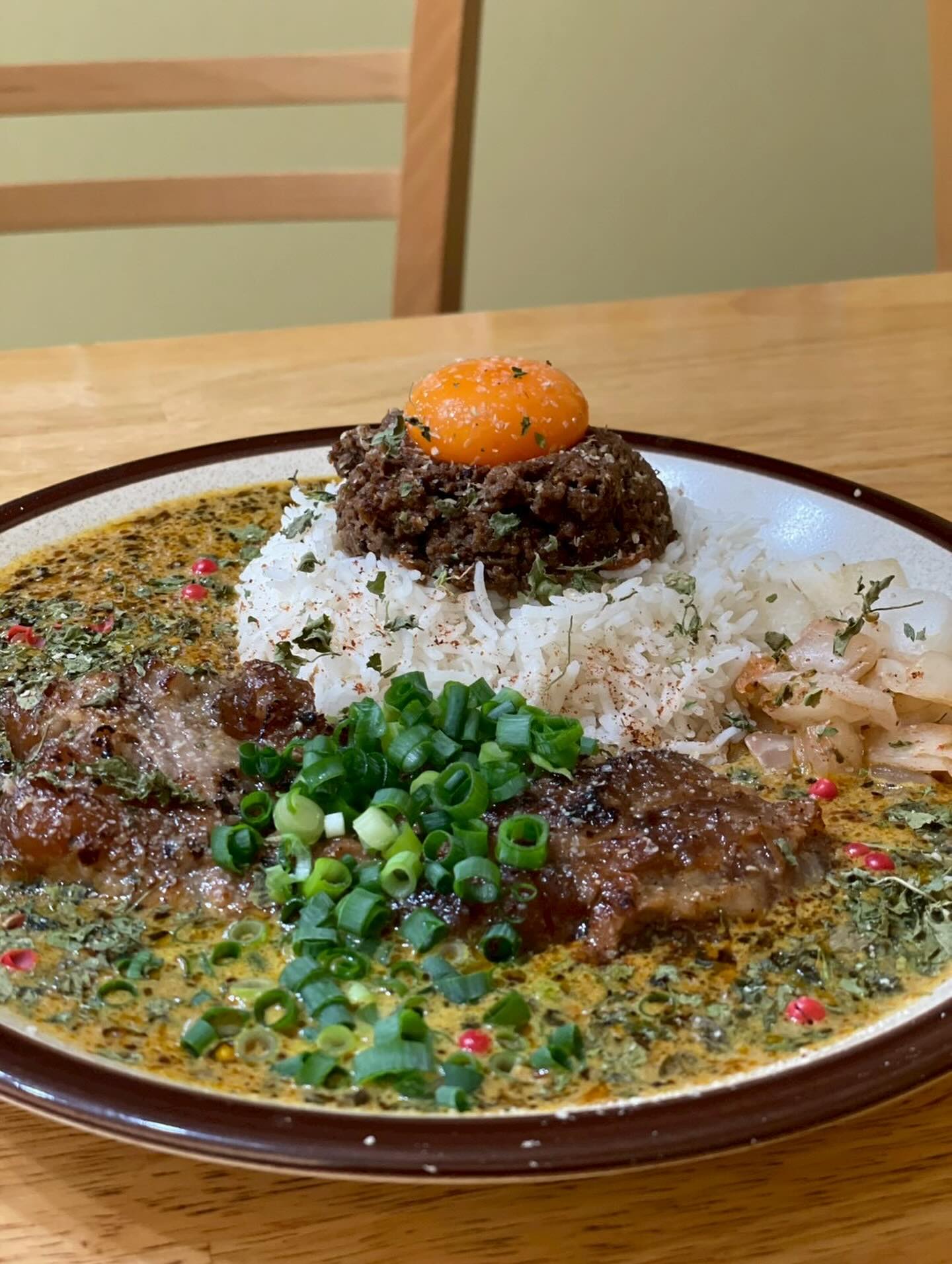 .
努力の量ってとっても大切!
けどそれよりも大切だと思うことが、
努力の仕方と方向性。
趣味で初めたカレー作り。
最初はカルディでスパイスを買って
かじってみることから初めて...
気付いたらお店を持つまでになりました(笑)
やりたい事を叶えるコツは出来ている自分を想像してワクワクすること。
そしてその為にやりたくない事を忍耐すること。
今しているのは我慢ですか?忍耐ですか?
(って何を上から!!)
人生って思った通りになるって知ってました?