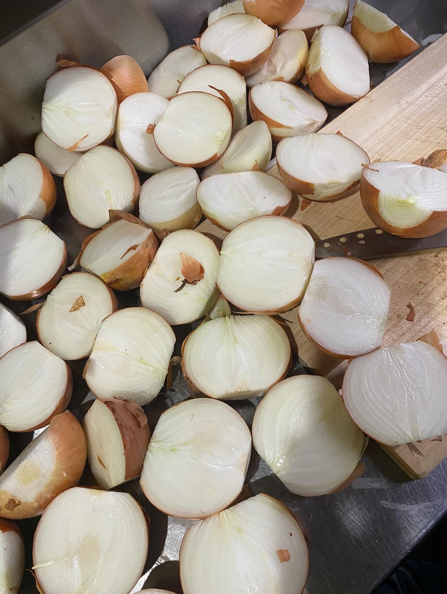 朝はスピッツor藤井風を聴きながら、玉ねぎ10kgカットからスタートします