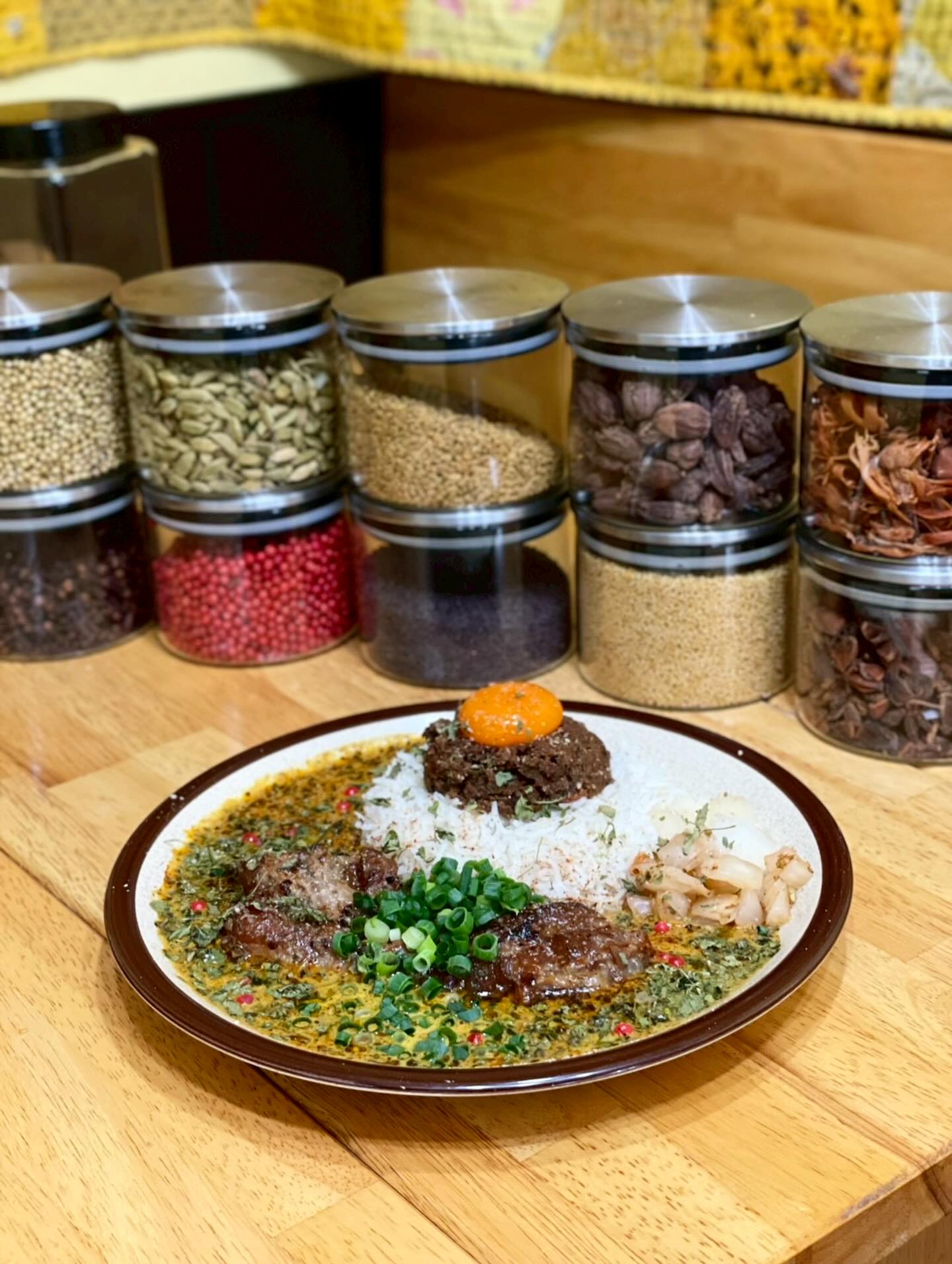 .

価値のない人なんていない。

誰でも輝ける場所はあって、

適したポジション、環境がまだ見つかっていないだけ。

投げやりになったり、自信を無くす必要もない。

（と、超社会不適合者で自殺を３回くらい考えた俺が言っときますw）

なるようになるし、なんとかなるもんです。

せっかくなら楽観的に楽しくいきましょー！

気合いを入れるより緩む事、余白を作る事のが大切なのかなあ、なんて。