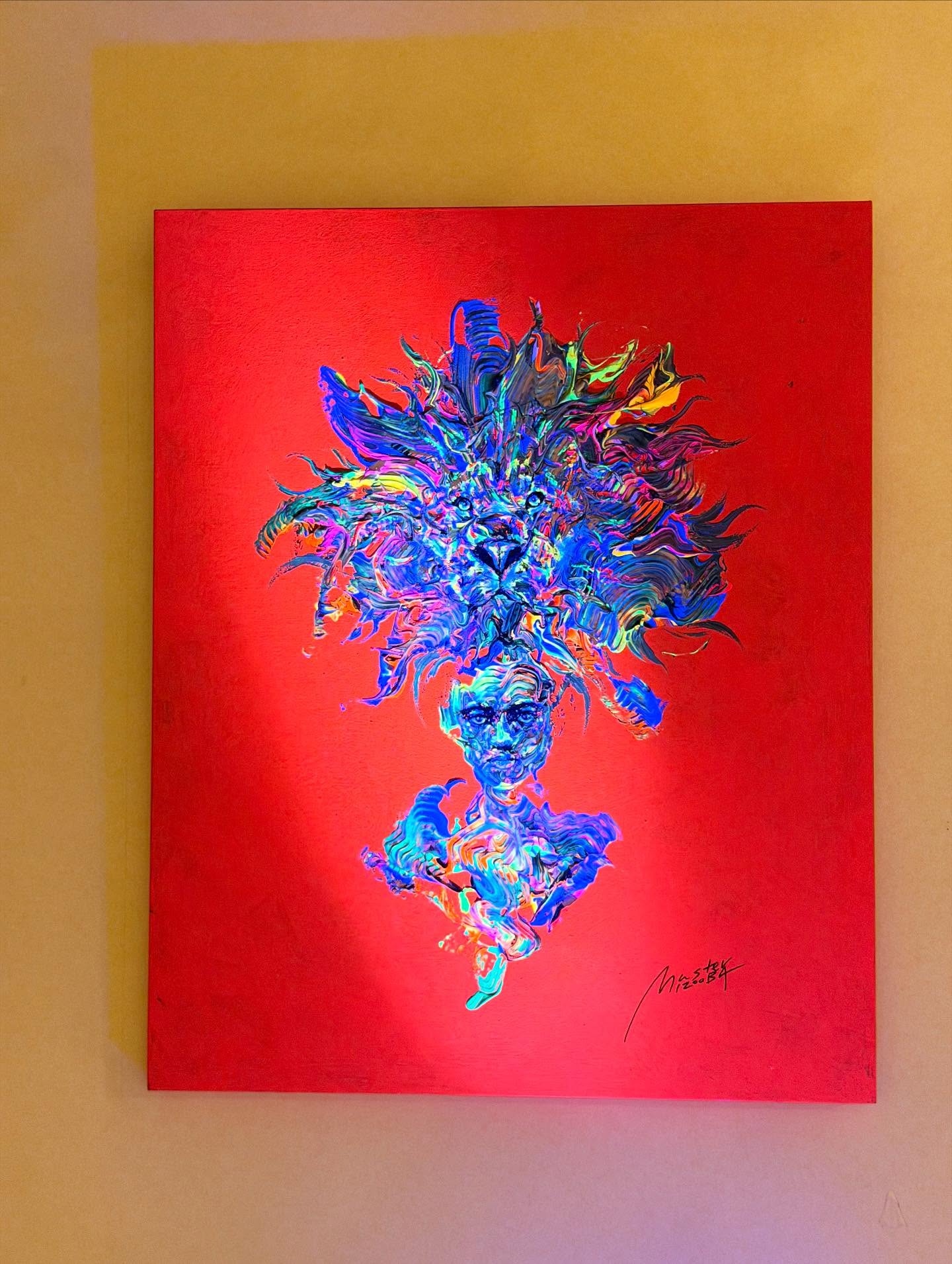 .
芸術、アートとは無縁の生活を送って来ました。

絵を買う人の気持ちなんて1ミリも理解できませんでした。

25歳で初めて絵を買いました。

車の次に高い買い物でした。

ドキドキしました。

異常に喉も渇きました。

何で買ったのかはうまく説明できないですが、買う人の気持ちは何となく理解できた気がします。

忘れられない日になりました。