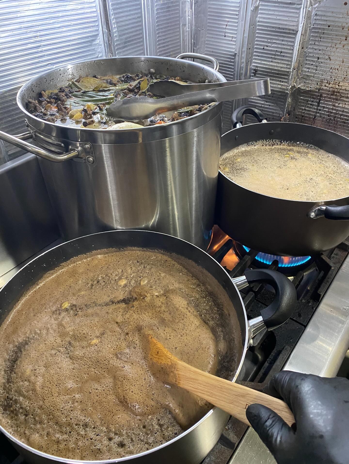 .

言葉通りの意味としての「かっこよさ」「かわいさ」には興味がない。

内面、精神性、マインド、生き方から滲み出る魅力には惹かれる。

わかりやすいブランド品なんて、時には「私、自信ありません。魅力ありません。」と言っているようなものだとも感じることもある。

内面、心の状態は目と顔（人相）によく出ていて、一目見れば仕草、雰囲気、表情からどういう人間かが、粗くだが、わかってしまう。

お金を稼ごうが、イケメンになろうが、それがcoolだとも思ってない。

全部単なる結果に過ぎなくて、
「どうなりたいか？」という肩書きよりも、
「どうありたいか？」という自分の生き方や美学に重きを置いている。

そうじゃなければ「自分」であれないし、偽りの自分が始まった瞬間から人生もゲームオーバー。

これからも傲慢にならずに、人格を磨き続けて、自分であり続けます。自分はまだまだだ。