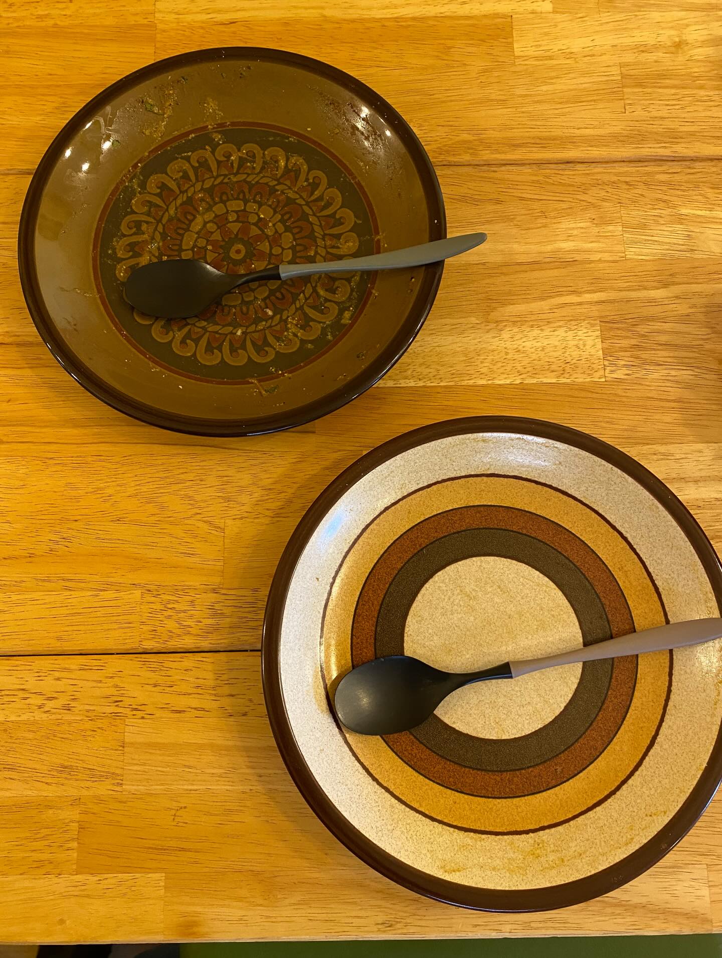 今日の嬉しかった事。

お客様がお帰りになった後、片付けをしにテーブルへ行くと空のお皿が。

よく見ると空ではなくてちゃんと完食後のお皿。

最後の一滴まで、いやそれ以上に綺麗に食べてくださりとっても嬉しいです。思わず写真撮ってしまったよ

you made my day 
thank you so much