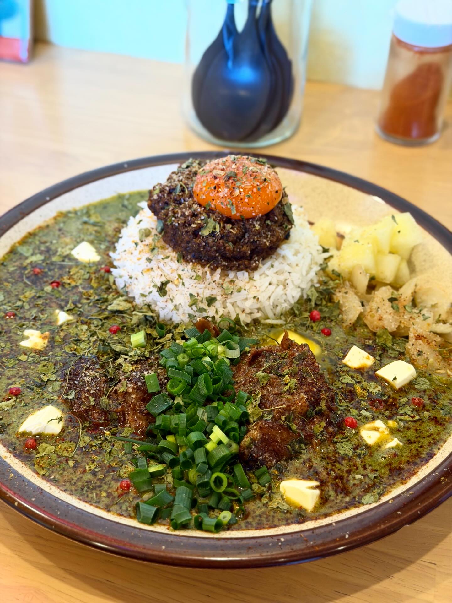 Trying is better than doing nothing.
Chances go away if you even think.
Just right dive in with your intuition.
Footprints that you make expand your horizon.

経験して、視野を広く、視座を高く

まだ26歳、もう26歳