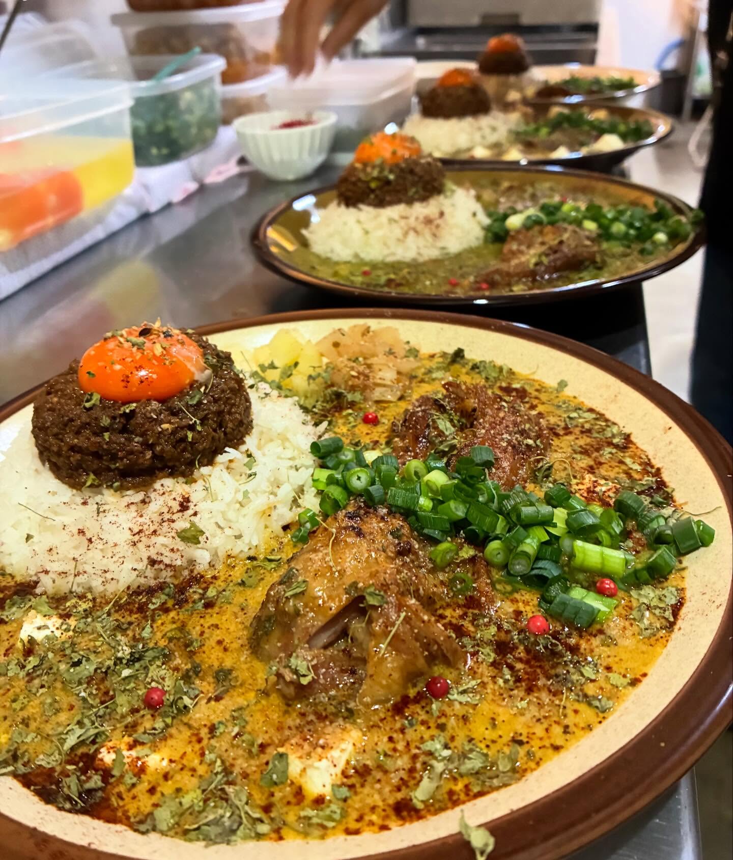 今日は2人で3皿のカレーを食べてくれて嬉しかった日。一皿ずつ召し上がられてから、もう一皿追加してくれた。with ビール。いいお休みの一部になれたかな...優しかったな..