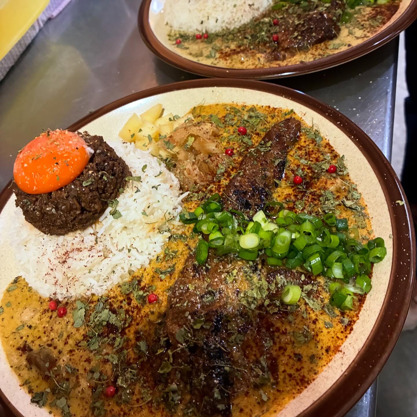 今日もまさかのこの前とは別の方が２日連チャン来てくれて嬉しくて大きめの煮豚とトッピングサービスしちゃった日。