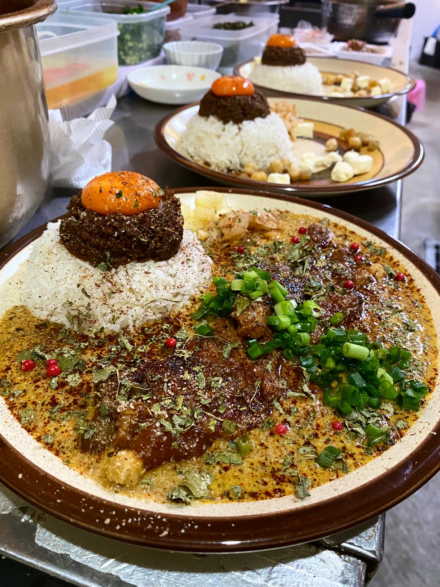 今日はオープンから沢山お並び頂いて嬉しかった日。女の子が肉ダブルトッピングで嬉しかった日。チャイも沢山ありがとうの日。完売御礼の日。明日もカレーを作ります。個人的トッピングおすすめは...全部です。