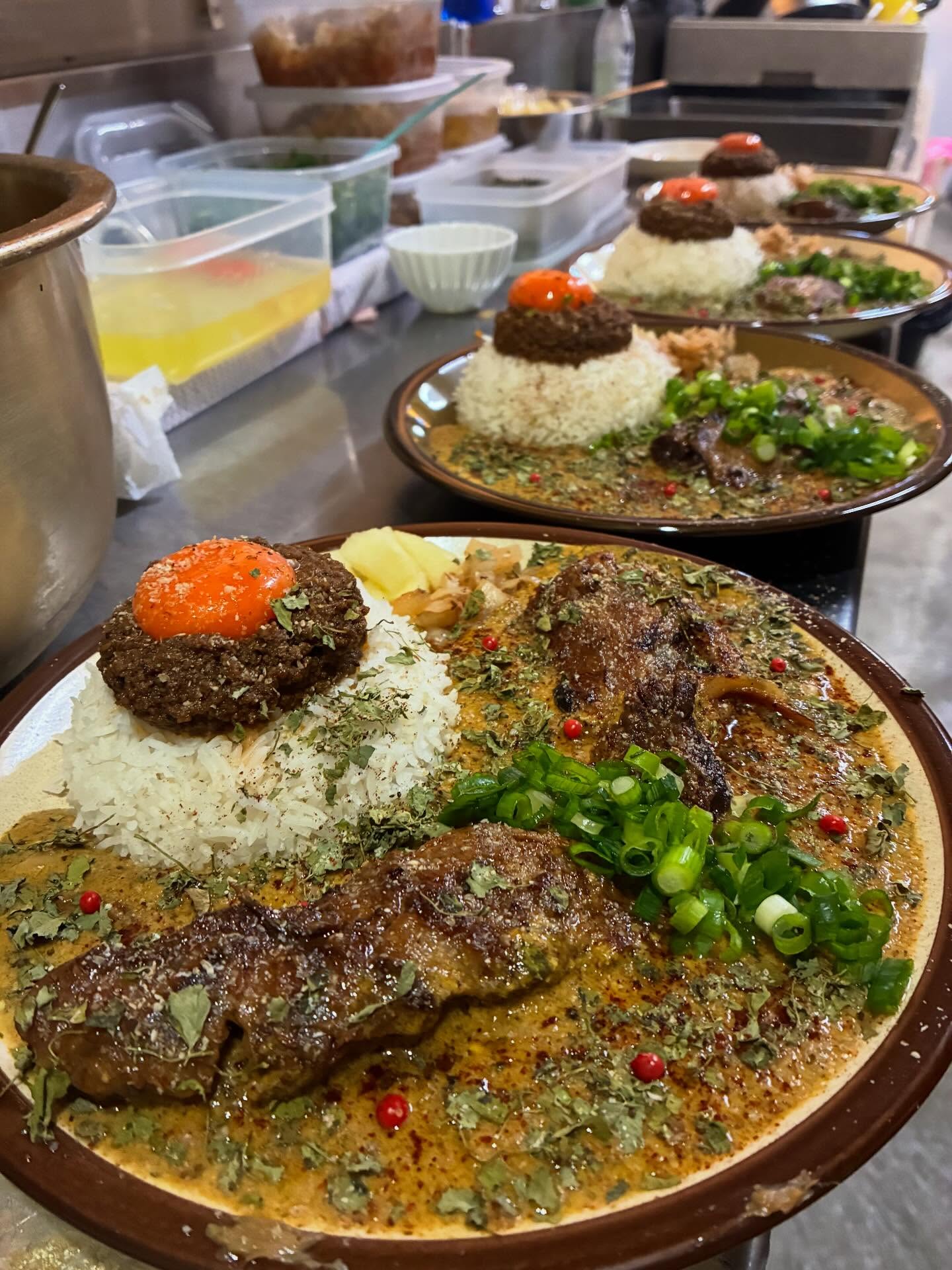 今日は女の子が肉ダブルにして食べ切れるか心配だったけど、余裕で完食して気持ち良かった日。

今日は肉W多くて作りがいあったな〜
みんなおらのカレーを食べてくれ〜

日日是好日