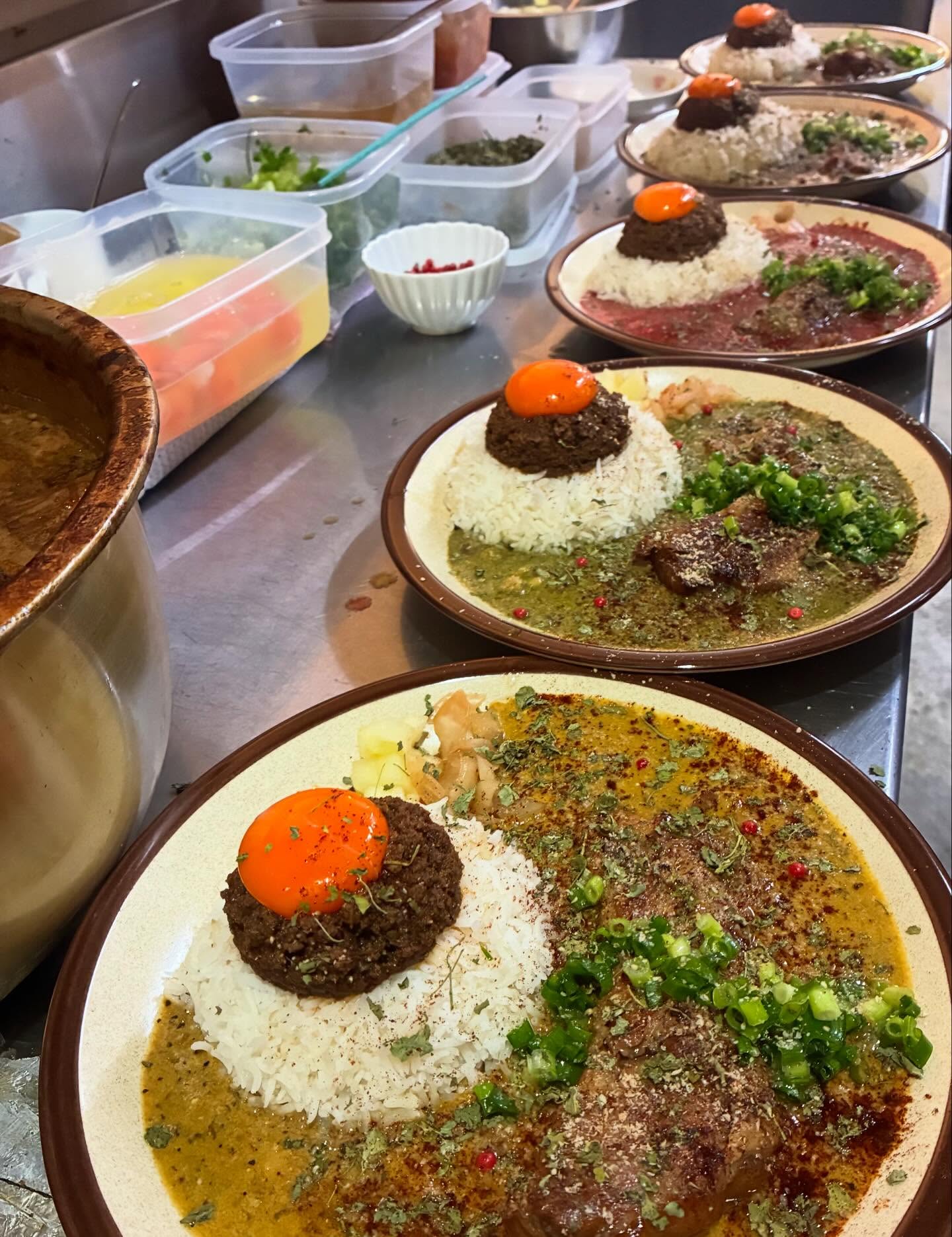 🐉🌎🕺🏻
やたらとスパイスとかコーヒー豆にこだわる人って変わった人多いですよね。「愛は時間と空間を越える！」とか真剣に言っちゃう僕とか。変じゃないんです。真にピュアなんです。また言いたくなってきました。愛　愛　愛